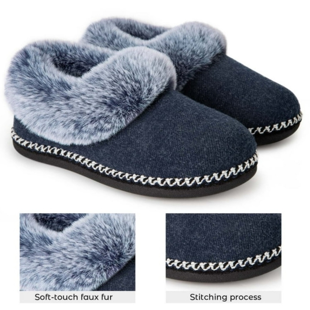 NWOT EVERFOAMS BLUE SLIPPERS